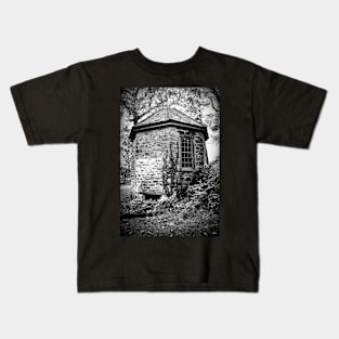 Highland Mansion - The Spring House Kids T-Shirt